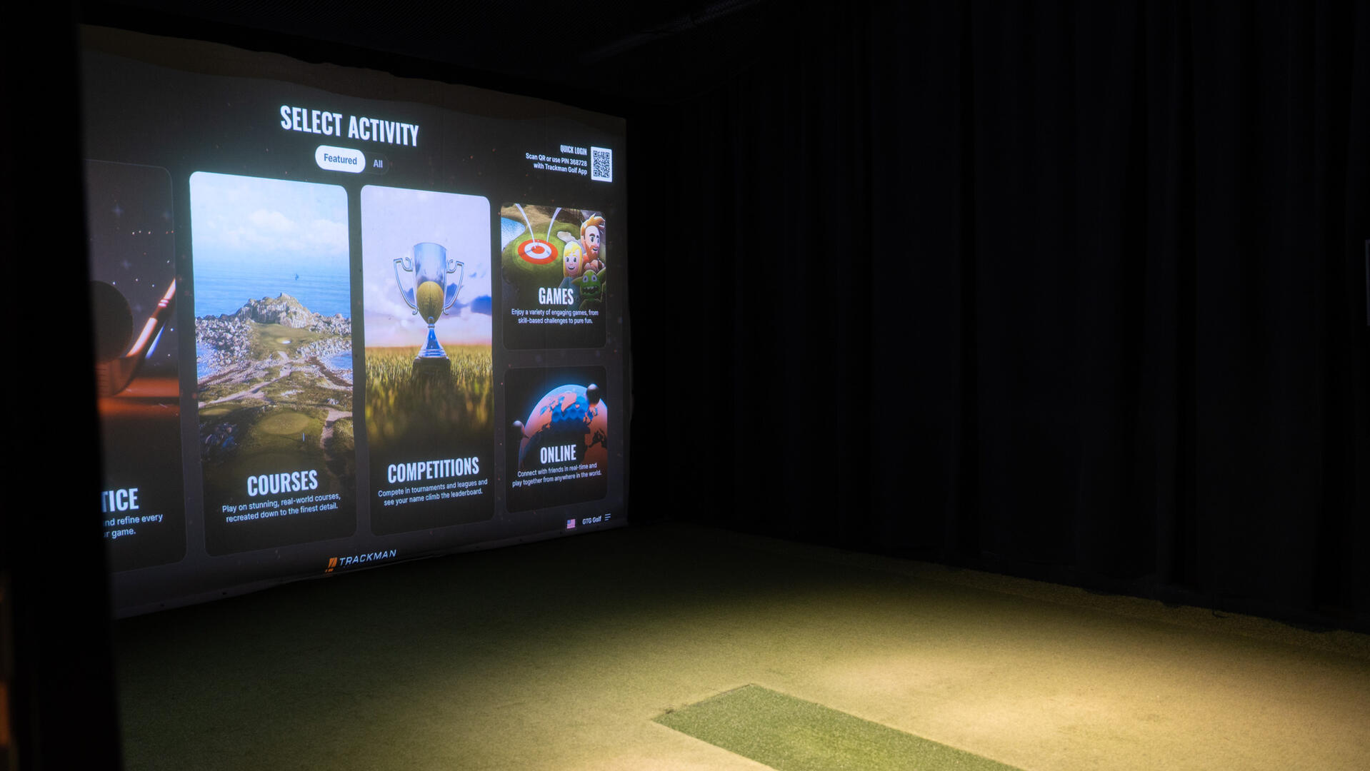 Grupp spelar i simulator